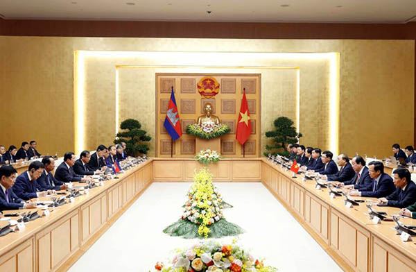 Thủ tướng Chính phủ Nguyễn Xuân Phúc hội đàm với Thủ tướng Campuchia Samdech Techo Hun Sen. (Ảnh: Doãn Tấn/TTXVN)