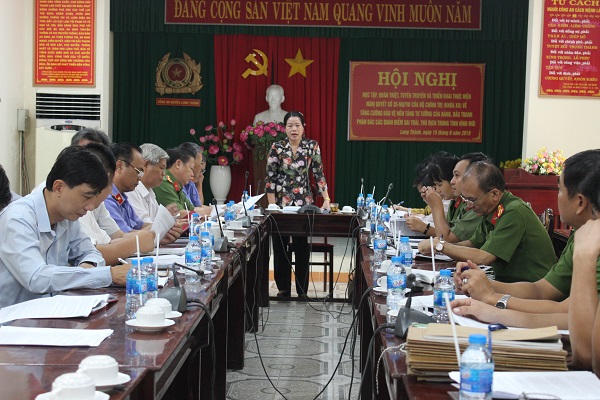 Trưởng đoàn giám sát Lưu Thị Hà phát biểu tại buổi giám sát.