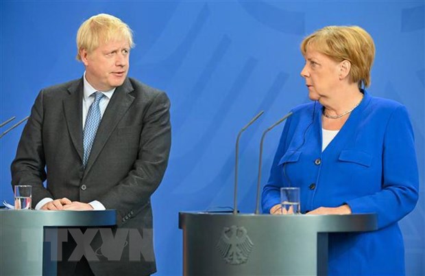 Thủ tướng Anh Boris Johnson (trái) và Thủ tướng Đức Angela Merkel trong cuộc họp báo chung tại Berlin (Đức) ngày 21-8-2019. (Nguồn: THX/TTXVN)