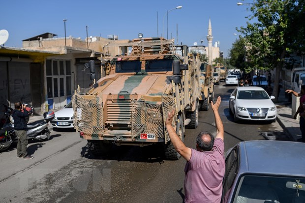 Các tay súng Syria ủng hộ Thổ Nhĩ Kỳ trong chiến dịch chống các tay súng người Kurd. (Ảnh: AFP/TTXVN)
