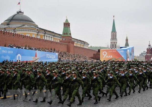 Binh sỹ Nga tham gia lễ duyệt binh kỷ niệm Ngày Chiến thắng trên Quảng trường Đỏ ở Moskva của Nga, ngày 9-5 vừa qua. (Ảnh: AFP/TTXVN)