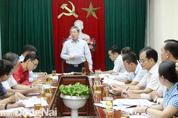 Phó chủ tịch UBND tỉnh Nguyễn Quốc Hùng chủ trì cuộc họp