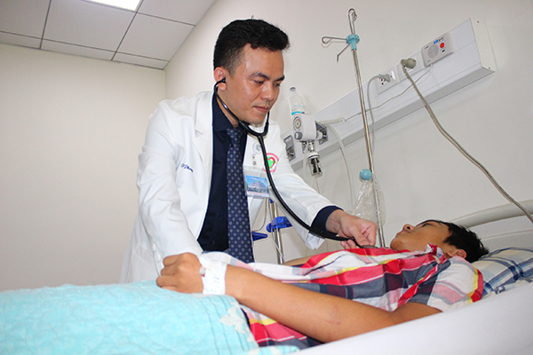 Một trường hợp bị sốc sốt xuất huyết nặng điều trị tại Bệnh viện đại học y dược Shingmark.