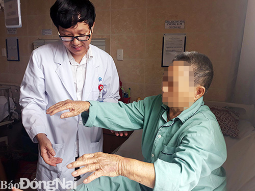 Một bệnh nhân điều trị đột quỵ tại Bệnh viện đa khoa Đồng Nai. Ảnh: Khánh Ngọc