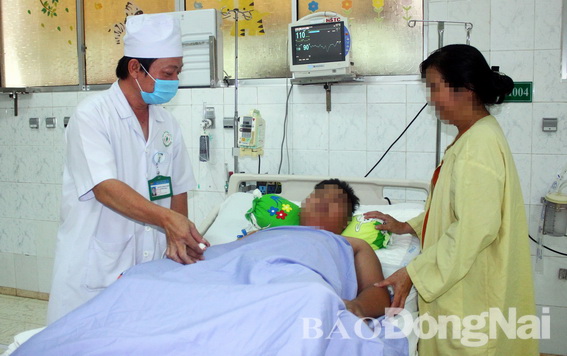 Một ca sốt xuất huyết nặng được điều trị tại Bệnh viện nhi đồng Đồng Nai (Ảnh minh họa)