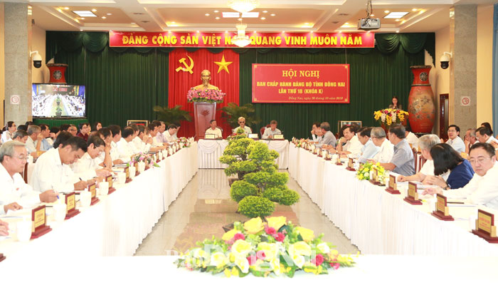 Các đại biểu tham dự Hội nghị Ban chấp hành Đảng bộ tỉnh lần thứ 18 (khóa 10)