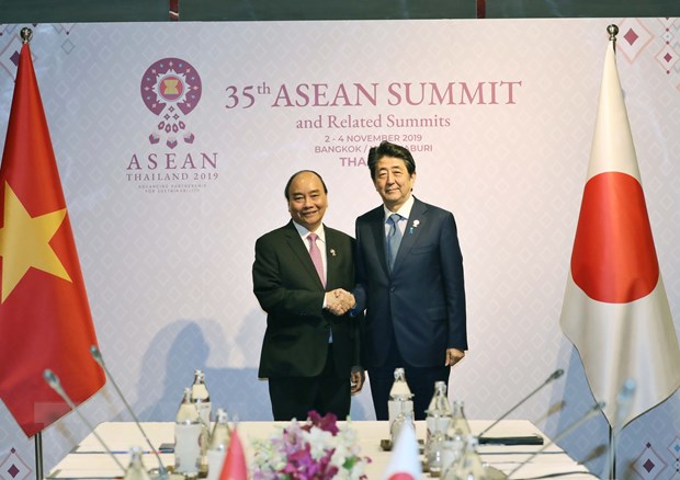  Thủ tướng Nguyễn Xuân Phúc gặp Thủ tướng Nhật Bản Shinzo Abe. (Ảnh: Thống Nhất/TTXVN)