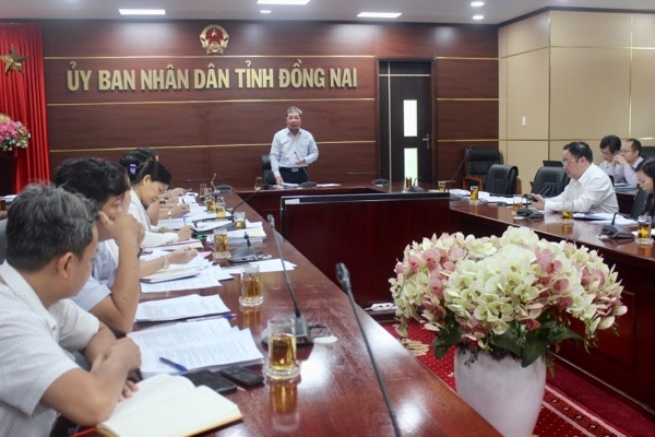 Phó chủ tịch UBND tỉnh Nguyễn Quốc Hùng chủ trì cuộc họp.