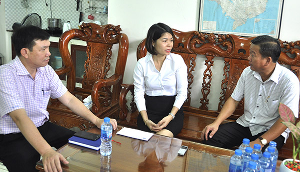 Chủ tịch Ủy ban MTTQ Việt Nam tỉnh Đào Văn Phước thăm gia đình có người thân gặp nạn do tai nạn giao thông ở phường Quang Vinh, TP.Biên Hòa.