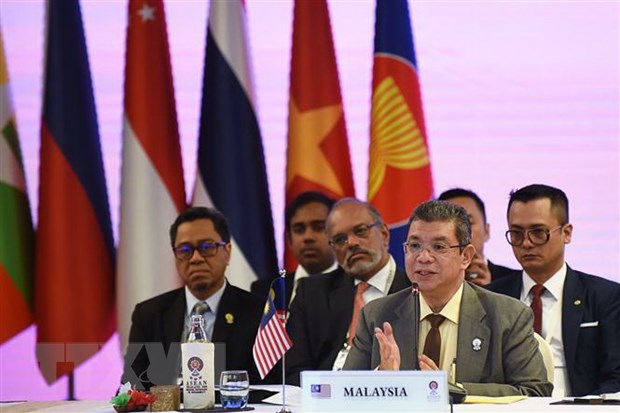 Ngoại trưởng Malaysia Saifuddin Abdullah phát biểu tại Hội nghị Ngoại trưởng ASEAN ở Bangkok, Thái Lan. (Ảnh: AFP/TTXVN)