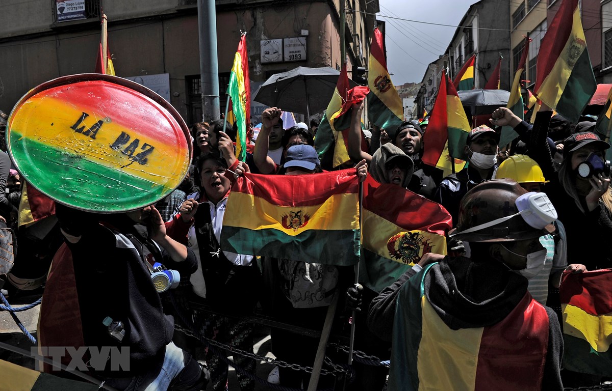Biểu tình tại thủ đô La Paz, Bolivia, ngày 9-11-2019. (Ảnh: AFP/TTXVN)