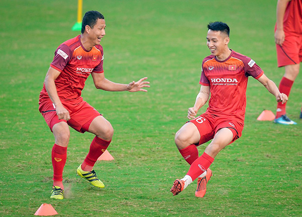 Đội tuyển Việt Nam có buổi tập cuối cùng trên sân của Trung tâm Đào tạo Bóng đá trẻ (Hà Nội) trước khi tiếp đón đội UAE trên sân Mỹ Đình
