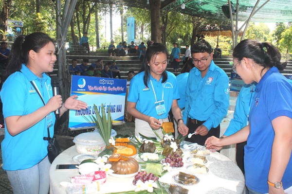 Du học sinh Lào, Campuchia giới thiệu về món ăn truyền thống của quốc gia mình trong phần thi Hương sắc quê nhà 