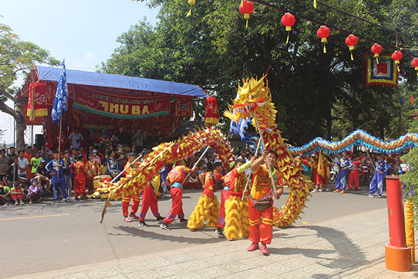 Biểu diễn lân - sư - rồng tại Lễ hội kỳ yên đình Tân Lân năm 2019