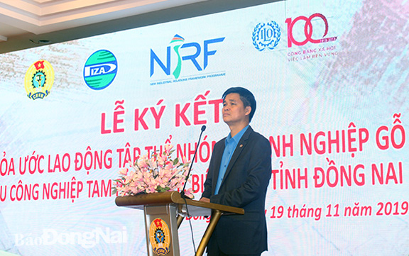Phó chủ tịch Tổng LĐLĐ Việt Nam Ngọ Duy Hiểu phát biểu tại lễ ký kết