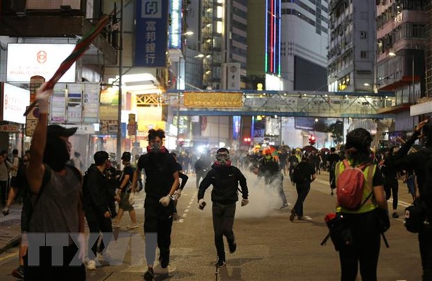 Người biểu tình tập trung tại khu vực Vịnh Causeway ở Hong Kong, Trung Quốc ngày 2-11-2019. (Nguồn: THX/TTXVN)
