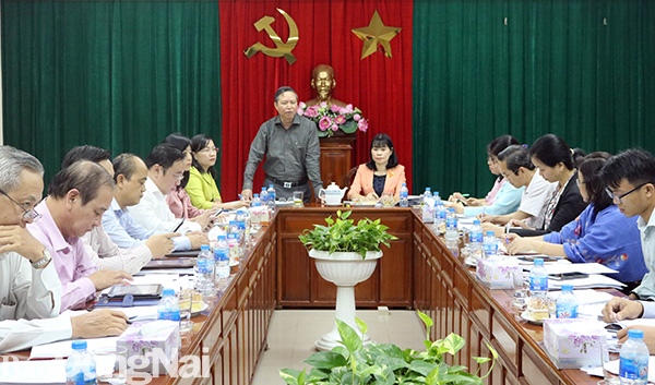 Phó chủ tịch HĐND tỉnh Phạm Ngọc Tuấn phát biểu tại cuộc họp