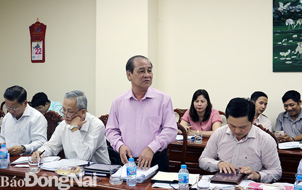 Giám đốc BHXH tỉnh Phạm Minh Thành nêu khó khăn trong phát triển đối tượng hộ gia đình