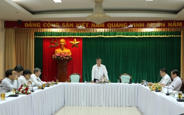 Chủ tịch UBND tỉnh Cao Tiến Dũng phát biểu tại cuộc họp