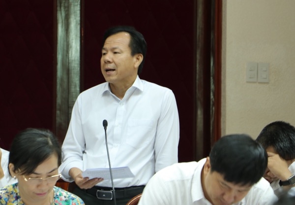 Giám đốc Trung tâm Phát triển quỹ đất tỉnh Nguyễn Đồng Thanh phát biểu tại cuộc họp