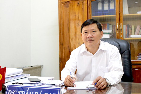 Bí thư Huyện ủy Định Quán Trần Bá Đạt