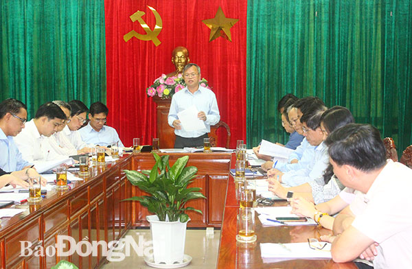 Chủ tịch UBND tỉnh Cao Tiến Dũng kết luận tại cuộc họp