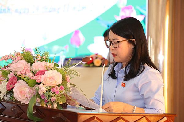 Đại biểu Quốc hội Nguyễn Thị Như Ý báo cáo với cử tri Long Khánh về kết quả của Kỳ họp thứ 8 (Quốc hội khoá XIV