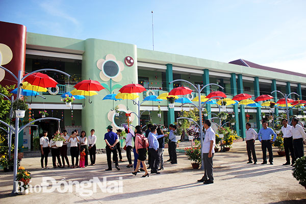 Trường học đạt chuẩn quốc gia tại xã vùng sâu Phú Lý (huyện Vĩnh Cửu). Ảnh: B.Nguyên