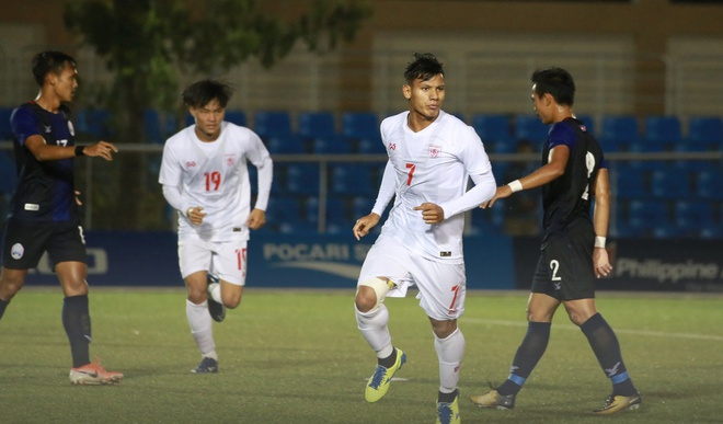 U22 Myanmar thắng Campuchia 2-1 với bàn ấn định tỷ số tới từ sai lầm của thủ môn đối phương