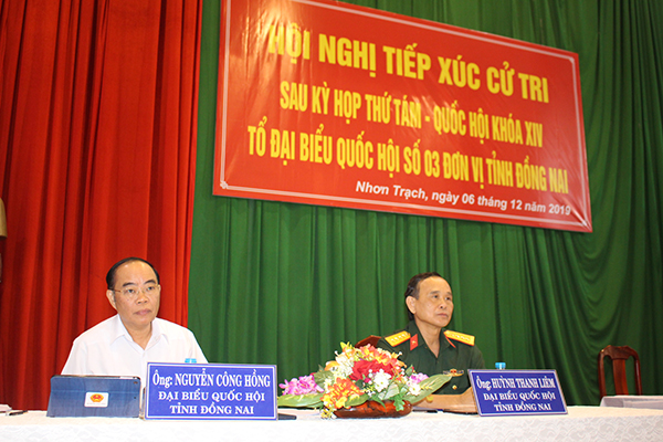 Các đại biểu Quốc hội tiếp xúc cử tri huyện Nhơn Trạch.