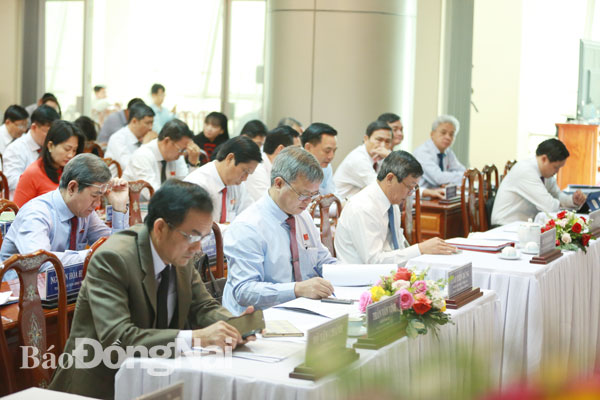 Các đại biểu tham dự phiên bế mạc kỳ họp thứ 13 HĐND tỉnh. Ảnh: Huy Anh