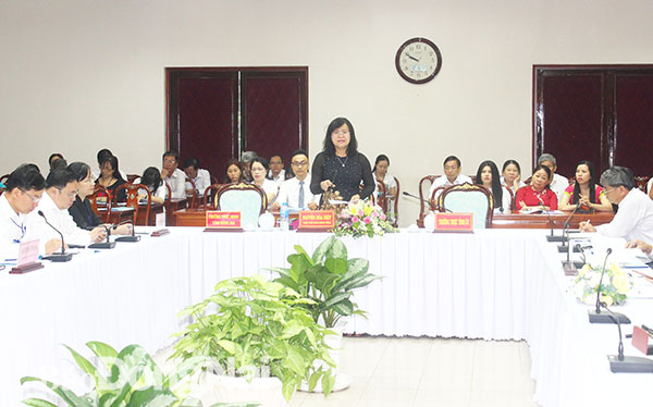 Phó chủ tịch UBND tỉnh Nguyễn Hòa Hiệp phát biểu tại hội nghị