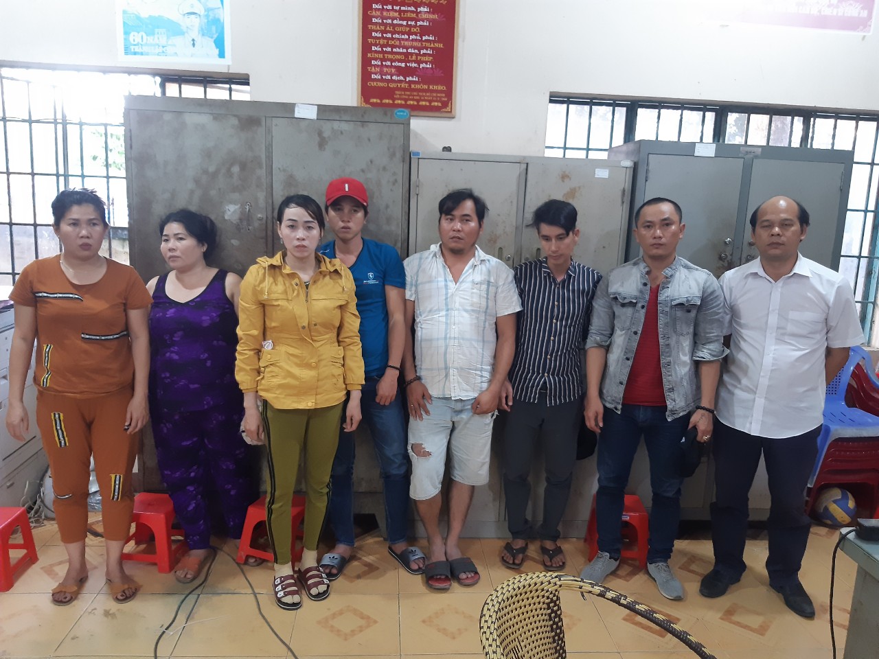 Nhóm đối tượng đánh bạc bị Công an huyện Long Thành bắt giữ. (Ảnh CTV)