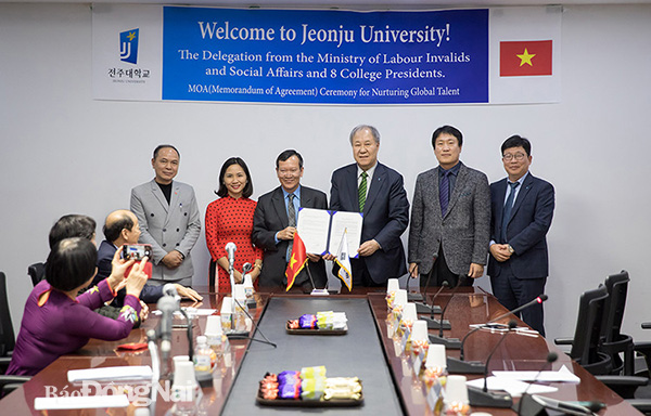 Trường cao đẳng nghề công nghệ cao Đồng Nai (huyện Long Thành) và Trường đại học Jeonju của Hàn Quốc ký hợp tác đào tạo