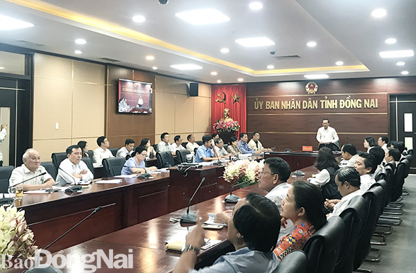 Phó chủ tịch UBND tỉnh Võ Văn Chánh chủ trì tại điểm cầu tỉnh Đồng Nai tham gia phát biểu tại hội nghị trực tuyến toàn quốc của ngành nông nghiệp