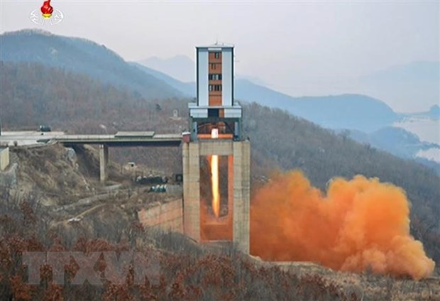 Một vụ thử động cơ tên lửa lực đẩy lớn của Triều Tiên tại bãi phóng vệ tinh Sohae ở tỉnh Bắc Pyongan tháng 3-2017. (Nguồn: YONHAP/TTXVN)