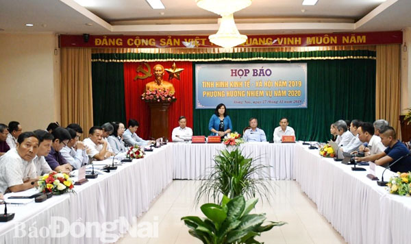 Phó chủ tịch UBND tỉnh Nguyễn Hòa Hiệp phát biểu tại họp báo