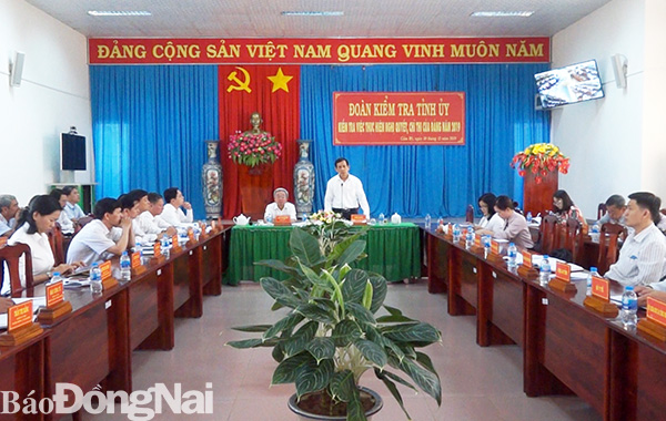 Đồng chí Phạm Văn Ru - Trưởng ban Tổ chức Tỉnh ủy phát biểu chỉ đạo tại buổi làm việc