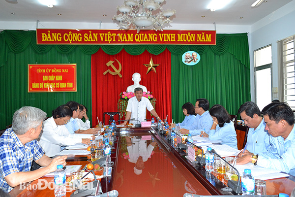 Đồng chí Huỳnh Văn Hồng, Trưởng ban Dân vận Tỉnh ủy, trưởng đoàn phát biểu kết luận buổi kiểm tra