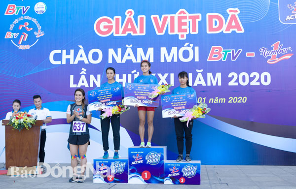 VĐV Nguyễn Thị Thùy Dương (Đồng Nai) nhận hạng ba cá nhân nữ 5km hệ tuyển