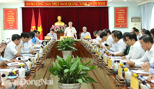 Đồng chí Trần Quốc Vượng, Ủy viên Bộ Chính trị, Thường trực Ban bí thư Trung ương phát biểu tại buổi làm việc