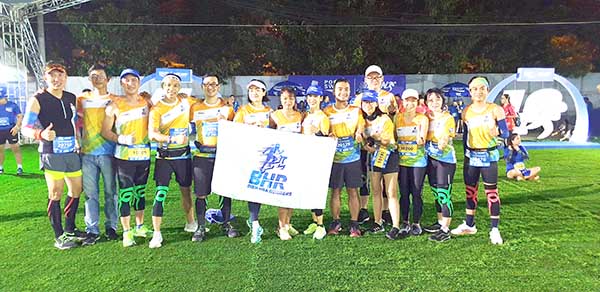 Các thành viên Câu lạc bộ Biên Hòa Runners tham gia một giải chạy