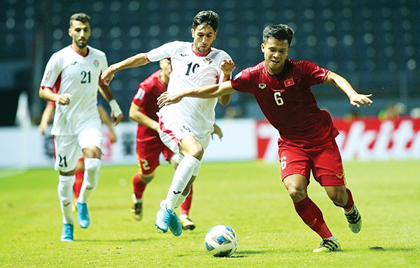 U.23 Việt Nam không chỉ nhất định phải thắng Triều Tiên mà còn cầu mong một kết quả thuận lợi từ trận UAE và Jordan. Trong ảnh: U.23 Việt Nam bộc lộ nhiều vấn đề trước U.23 Jordan