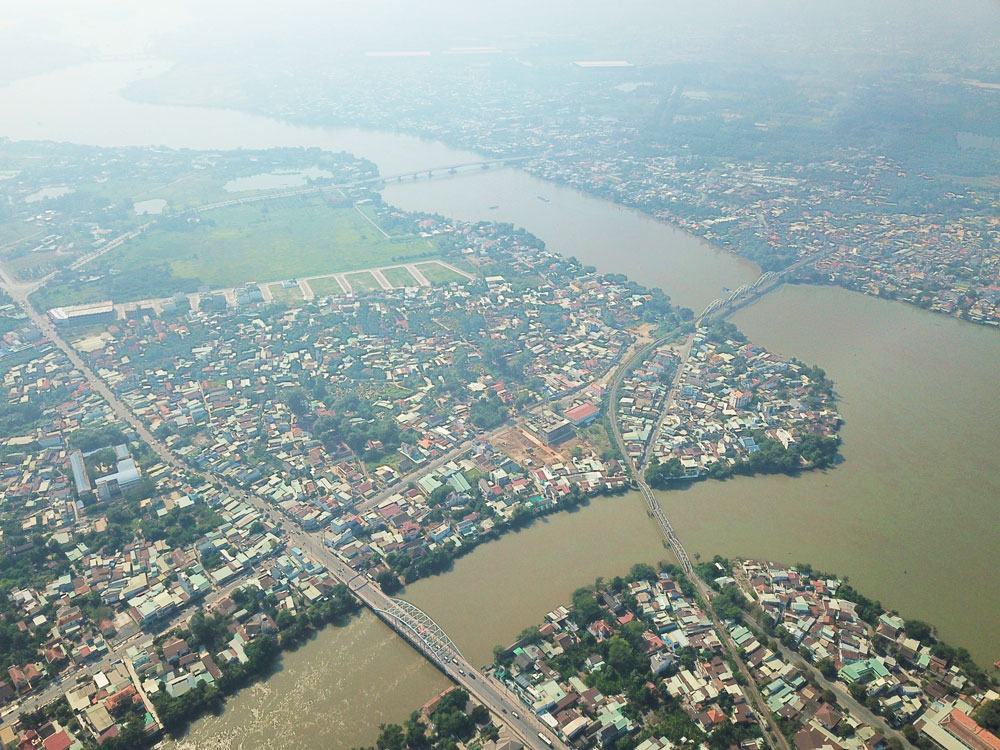 Sông Đồng Nai đoạn qua trung tâm thành phố tạo ra không gian cảnh quan cho đô thị Biên Hòa