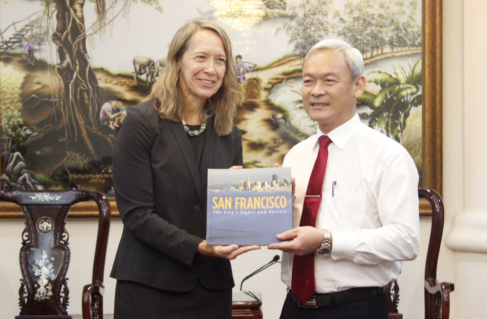 Bí thư Tỉnh ủy Nguyễn Phú Cường tiếp bà Mary Tarnowka, Tổng lãnh sự Hoa Kỳ tại TP.Hồ Chí Minh