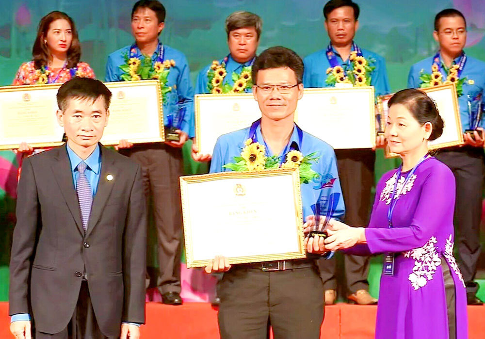 Chủ tịch CĐCS Công ty Lê Nhật Trường được vinh danh là 1 trong 90 Chủ tịch CĐCS tiêu biểu của cả nước.