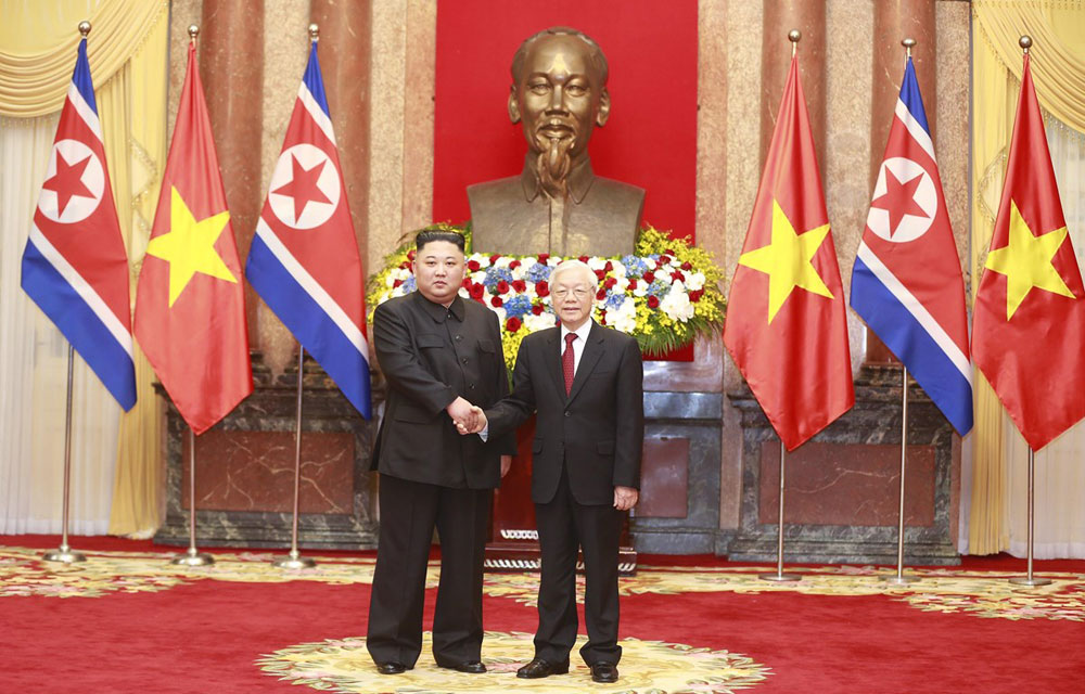 Tổng bí thư, Chủ tịch nước Nguyễn Phú Trọng đón nhà lãnh đạo Triều Tiên Kim Jong-un trong chuyến thăm chính thức Việt Nam ngày 1-3-2019