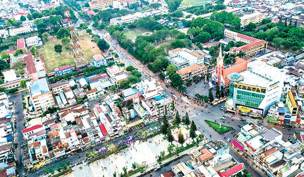 TP.Long Khánh là đô thị trung tâm vủng phía Đông của tỉnh Đồng Nai và cũng là cực phát triển phía Đông của TP. Hồ Chí Minh. Ảnh: Lò Văn Hợp
