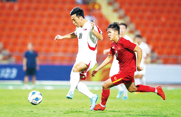 Vào sân chưa đầy 20 phút, Trần Bảo Toàn phạm lỗi khiến U.23 Việt Nam bị thổi phạt đền, chấm dứt hy vọng đi tiếp ở vòng chung kết U.23 châu Á