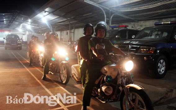 Lực lượng Cảnh sát 113 Công an tỉnh ra quân làm nhiệm vụ đêm giao thừa.